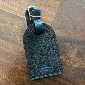 Louis Vuitton, black luggage tag